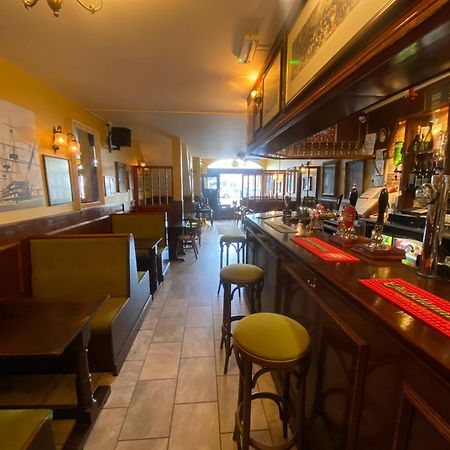 Lady Hamilton Inn Portsmouth Bagian luar foto