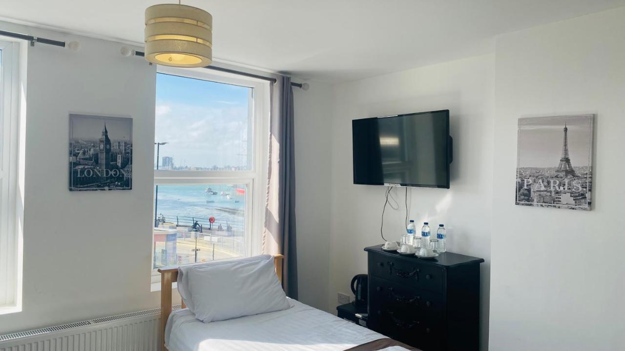 Lady Hamilton Inn Portsmouth Bagian luar foto