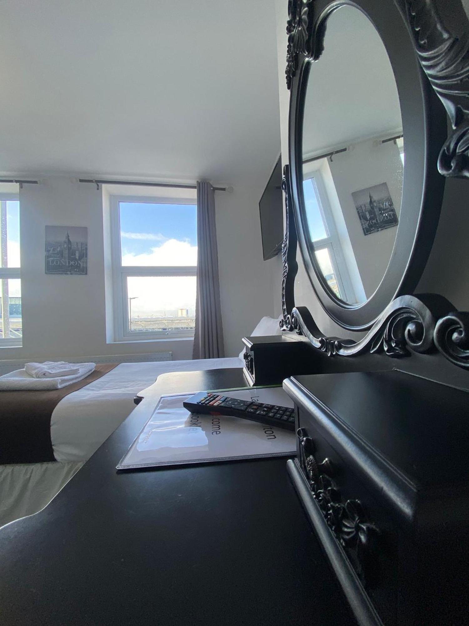 Lady Hamilton Inn Portsmouth Bagian luar foto